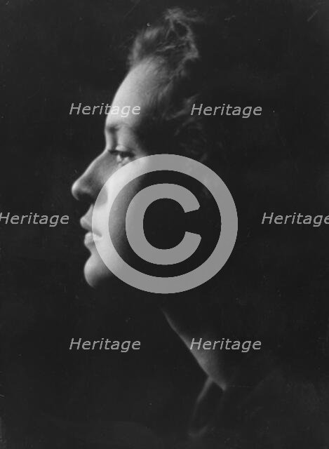 Bomar, W.P., Mrs., portrait photograph, 1915. Creator: Arnold Genthe.