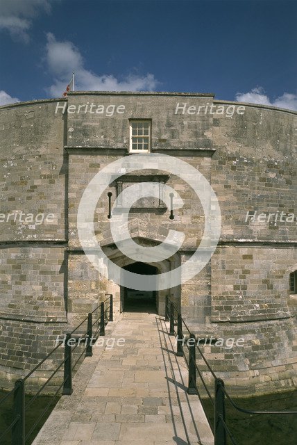 Gatehouse to Calshot Castle, Hampshire, 1995. Artist: J Bailey