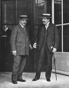 'M Aristide Briand et M Alexandre Lahovary, ministre de Roumanie a Paris', 1916. Creator: Unknown.