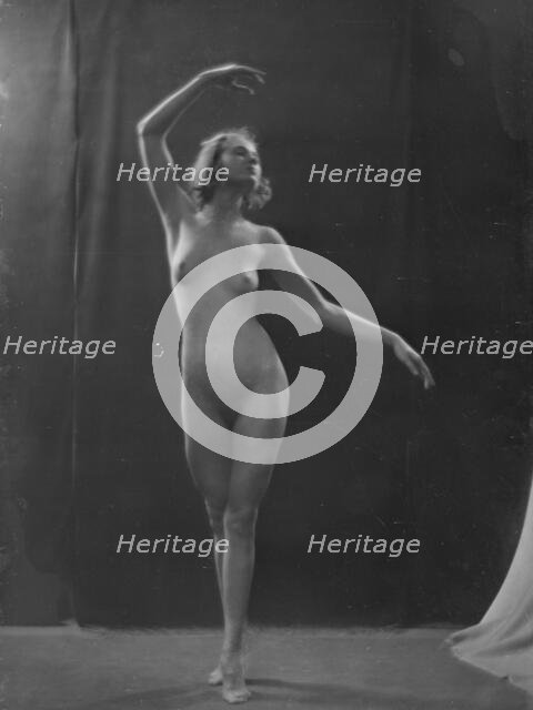 Miss Vera Parker, portrait photograph, 1919 Mar. 12. Creator: Arnold Genthe.