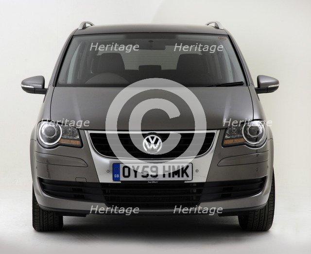 2009 Volkswagen Touran Tdi Artist: Unknown.