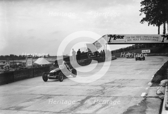 Maserati and Alfa Romeo racing at Brooklands, 1938 or 1939. Artist: Bill Brunell.
