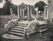 'Ruinen einer Pfeilerhalle, davor Treppe mit Mondstein (s. Tafel 79), Anuradhapura', 1926. Artist: Unknown.