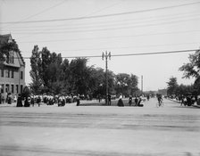 Approach to Belle Isle Bridge, Detroit, between 1900 and 1906. Creator: Unknown.