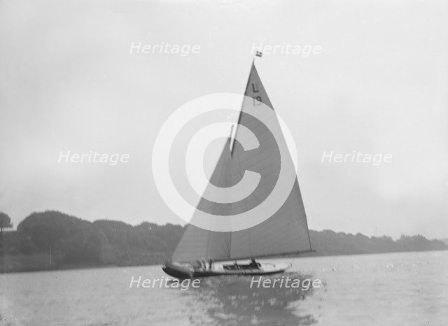 The 6 Metre Class 'Sioma' (L19) helmed by A Maudsley Esq. Creator: Kirk & Sons of Cowes.