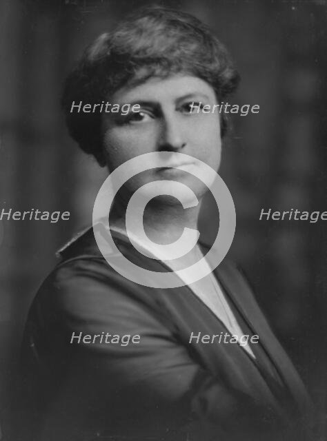 Selden, S.L., Mrs., portrait photograph, 1915. Creator: Arnold Genthe.