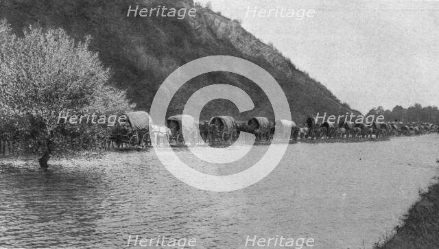 ''Convoi de l'armee serbe en retraite dans le defile de Bagrdan, au Nord-Est de Kragouyevats.', 1916 Creator: Vladimir Betzitch.
