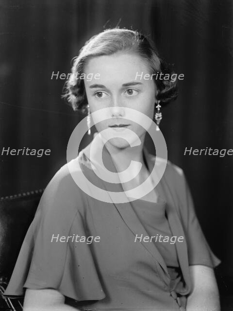 Florence Asher - Portrait, 1933. Creator: Harris & Ewing.