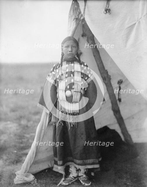Rosa Lame Dog, c1905. Creator: Edward Sheriff Curtis.