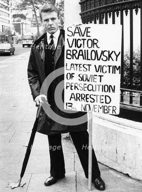 Edward Fox (1937- ), English actor, protesting outside the Soviet Embassy, 1980. Artist: Unknown