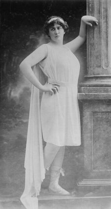 Eleonora de Cisneros, between c1915 and c1920. Creator: Bain News Service.