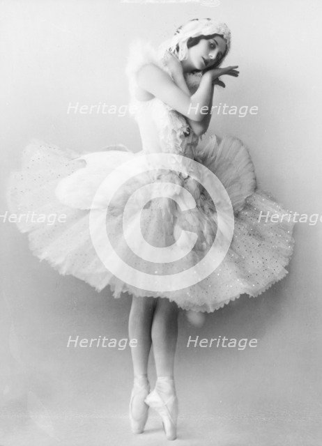 Anna Pavlova in 'Dying Swan' (Le Cygne), c1905. Artist: Unknown
