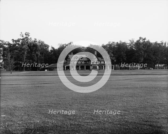 Detroit golf club, Detroit, Mich., c1908. Creator: William H. Jackson.