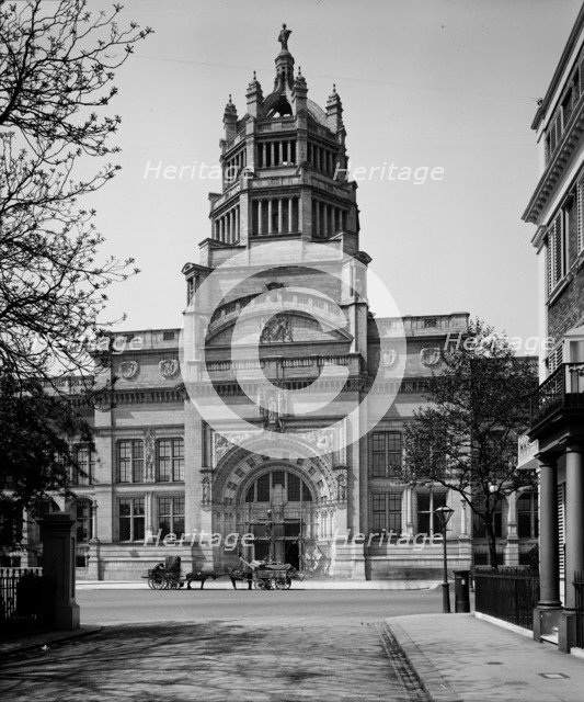 Victoria and Albert Museum, Cromwell Road, Kensington, London, 1907. Artist: Bedford Lemere and Company