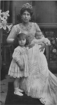 Princess Victoria Melita of Saxe-Coburg and Gotha with her daughters Maria and Kira, c. 1907.