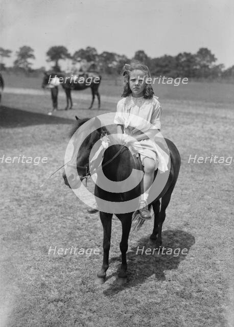 Alice de Goicouria Belmont on "Beauty", 1918. Creator: Bain News Service.