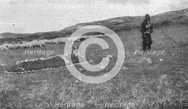 'La guerre aerienne en Macedoine Grecque : un avion ennemi "Descendu" dans le lac amatovo..., 1916. Creator: Unknown.