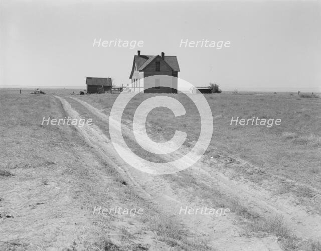 Abandoned farmhouse in Columbia Basin, one mile east of Quincy, Grant County, Washington, 1939. Creator: Dorothea Lange.
