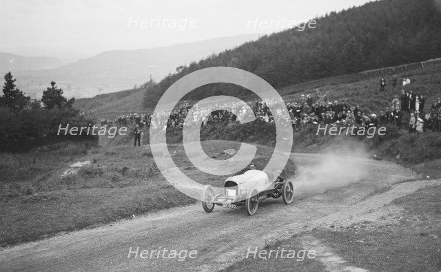 Bertie Kensington Moir's Bentley stripped 2-seater, Caerphilly Hillclimb, Wales, 1923. Artist: Bill Brunell.