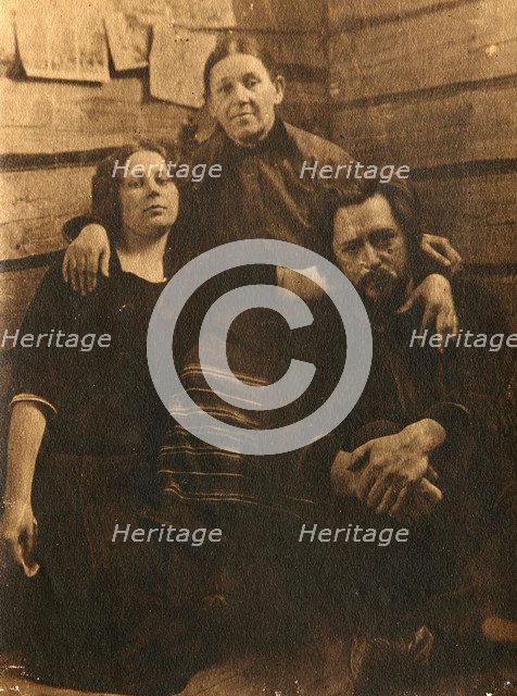 Russian author Leonid Andreyev with his mother and sister, early 20th century. Artist: Unknown