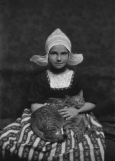 Silvester child with Buzzer the cat, portrait photograph, 1913 Mar. 3. Creator: Arnold Genthe.