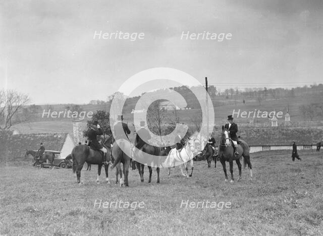 Cutting hunt, 1933 Nov. Creator: Arnold Genthe.