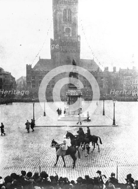 'En Belgique delivree; L'entrée solennelle, a Bruges, des souverains belges, le 25 october 1918. Creator: Unknown.