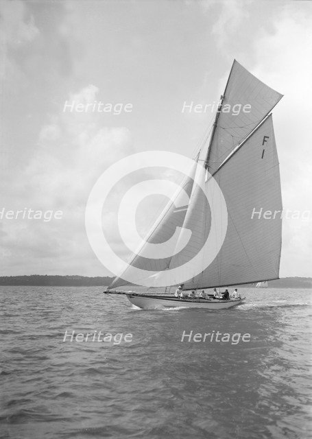 The International 10 Metre class 'Irex' (F1) sailing close-hauled, 1911. Creator: Kirk & Sons of Cowes.