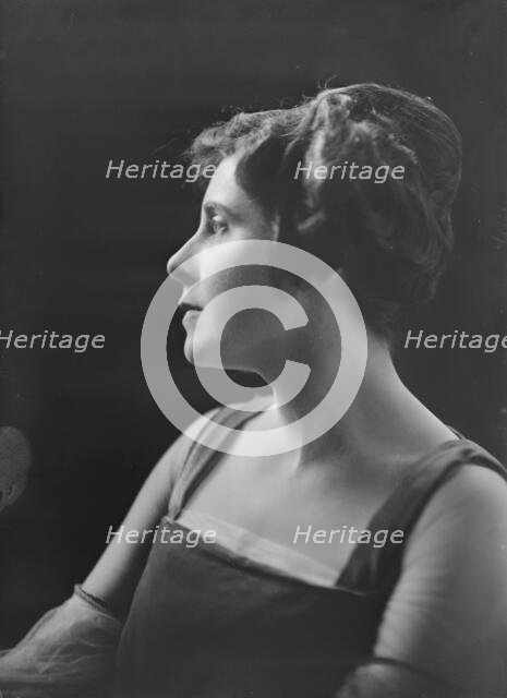 Miss Clara S. Berenger, portrait photograph, 1918 Nov. 17. Creator: Arnold Genthe.