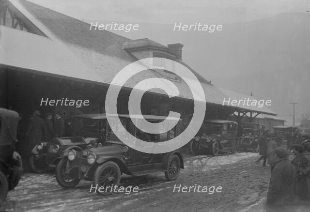 Oyster Bay: arriving for Roosevelt funeral, 1919. Creator: Bain News Service.
