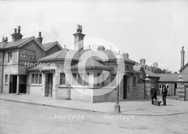 The Old Gate House Public House, Botley Road, Oxford, Oxfordshire, 1906 Artist: Henry Taunt