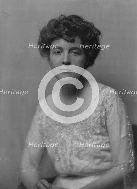 Gale, Zona, Miss, portrait photograph, 1917 May 15. Creator: Arnold Genthe.