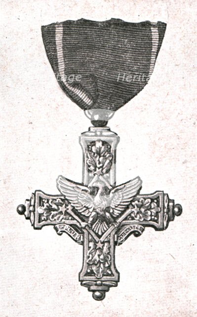 'Decorations de Guerre; La croix de guerre americaine, vue de face', 1917. Creator: Unknown.