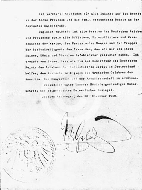 ''En Exil; L'acte d'abdication de Guillaume 11, que le kaiser dechu signa seulement le 28 novembre.. Creator: Unknown.