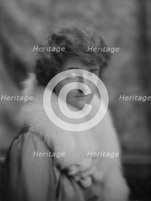 Benziger, Miss, portrait photograph, 1915. Creator: Arnold Genthe.