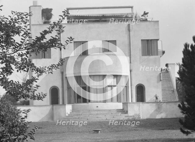 House at "The Shallows," property of Lucien Hamilton Tyng, Southampton, Long Island, 1931 Aug. Creator: Arnold Genthe.
