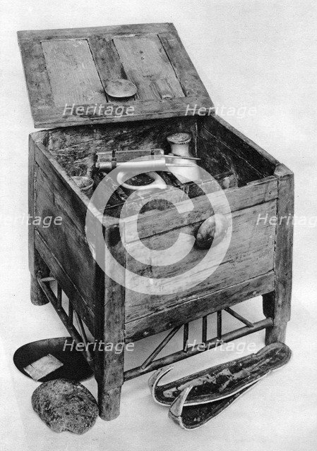 An Ancient Egyptian wooden toilet case, 1936. Artist: Unknown
