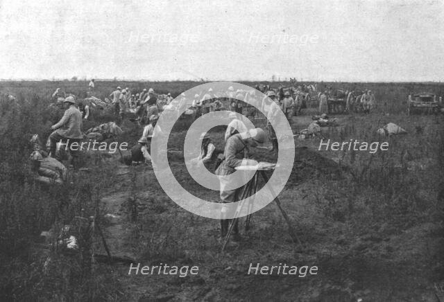 'L'offensive de la Somme: L'avance de la grosse artillerie', 1916. Creator: Unknown.