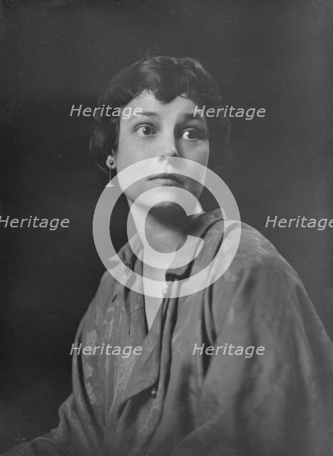 Mrs. E. Fischel, portrait photograph, 1919 Mar. 20. Creator: Arnold Genthe.