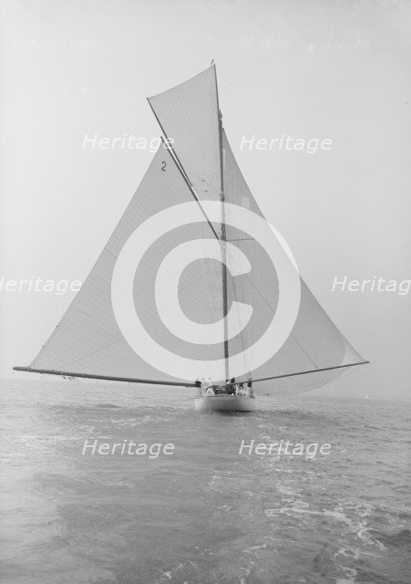 The 40-rater cutter 'Carina' sailing full sail downwind, 1913. Creator: Kirk & Sons of Cowes.