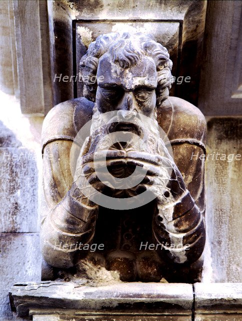 Façade of the Paeria of Cervera, anthropomorphic corbel of a personage stroking his beard.