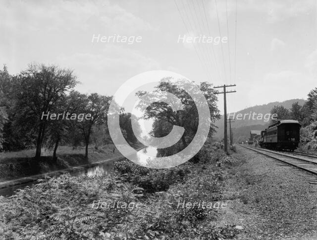 Approaching Hunlochs (i.e., Hunlock), Pa., between 1900 and 1906. Creator: Unknown.