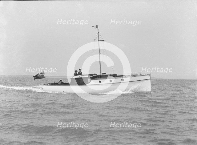 Motor yacht 'Stella Maris' under way, 1914. Creator: Kirk & Sons of Cowes.