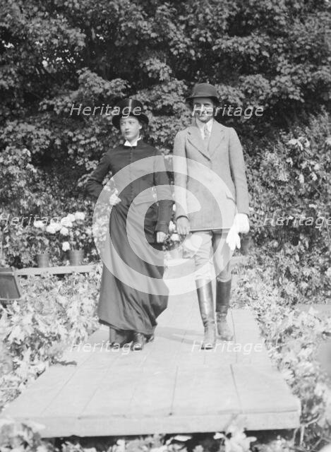 Fashion show, East Hampton, Long Island, between 1933 and 1942. Creator: Arnold Genthe.