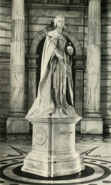 'Statue of Queen Victoria', 1925. Creator: Unknown.