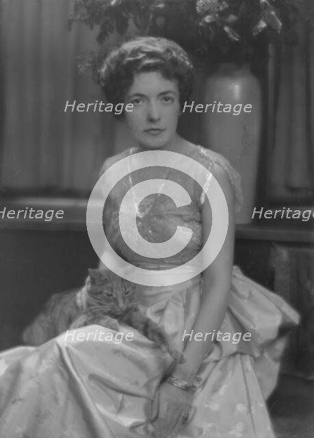 Ballard, Bernice, Mrs., with Buzzer the cat, portrait photograph, 1916 May 19. Creator: Arnold Genthe.