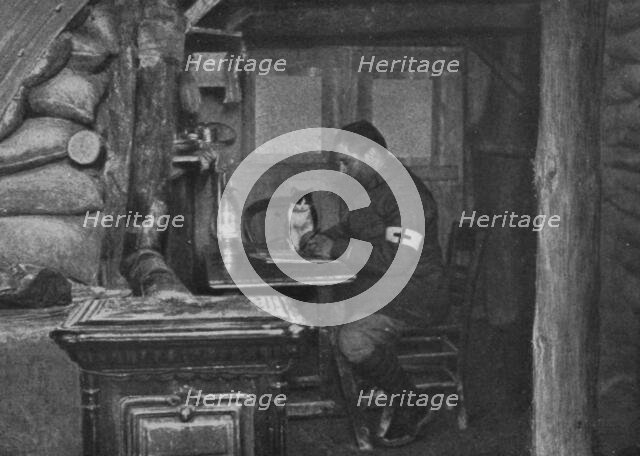 'Un relais d'ambulance modele; Entrée de la salle de pansements, servant de bureau..., c1916. Creator: Unknown.