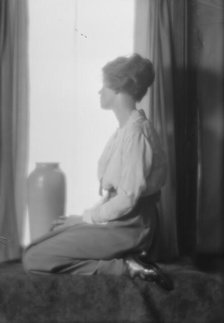Williams, Harry, Mrs., portrait photograph, 1914 May 7. Creator: Arnold Genthe.