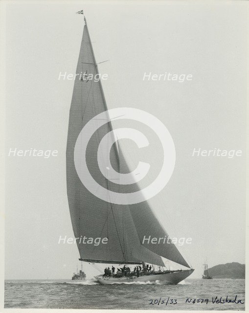 The 205 ton J-class yacht 'Velsheda' sailing close hauled, 1933.  Creator: Kirk & Sons of Cowes.