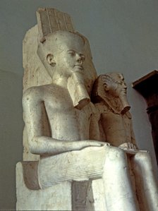 Amon seated next to Tutankhamun, statue made in calcite, 1350 BC.